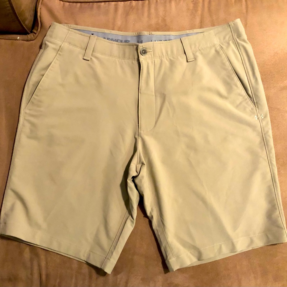 Under Armour dress shorts/golf shorts size 40